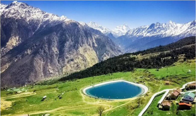 Auli skiing slopes in Uttarakhand with pine forests and snow-covered peaks – ski destination in India– one of the top